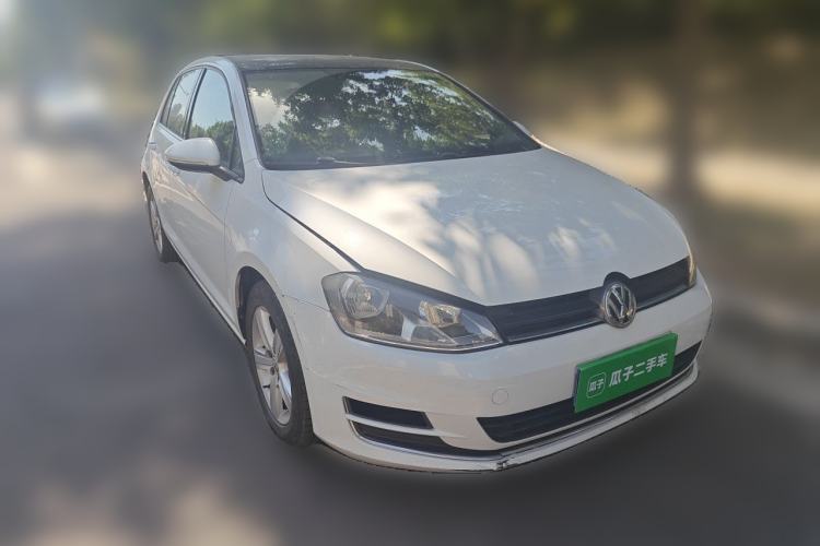 Used Volkswagen Golf 2015 1.4TSI Automatic Luxury Model Front Right 45 Deg