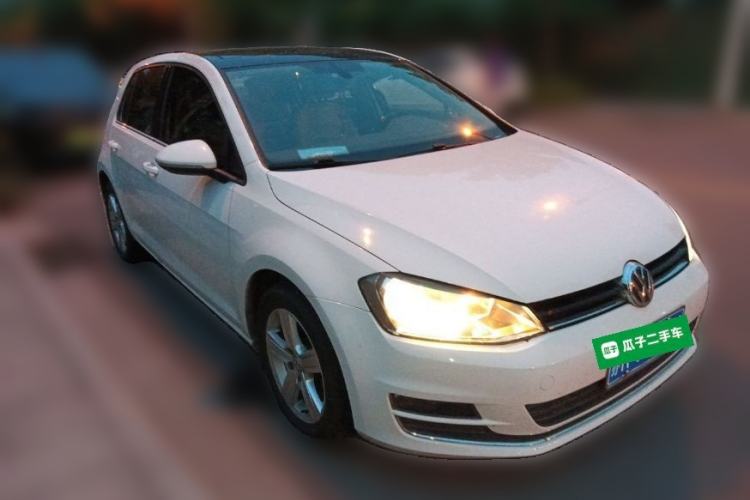 Used Volkswagen Golf 2015 1.4TSI Automatic Luxury Model Front Right 45 Deg