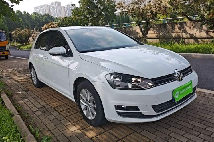 Used Volkswagen Golf 2015 1.6L Automatic Fashion Model Front Right 45 Deg