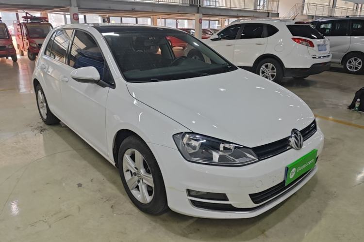 Used Volkswagen Golf 2015 1.2TSI Automatic Comfort Model Front Right 45 Deg