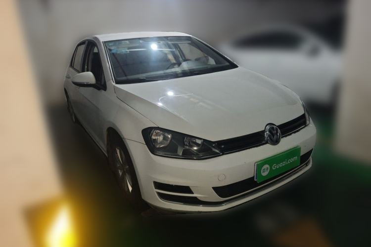 Used Volkswagen Golf 2015 1.6L Automatic Fashion Model Front Right 45 Deg