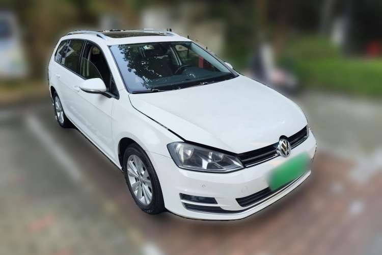 Used Volkswagen Golf 2015 1.4TSI Comfort Travel Edition Front Right 45 Deg