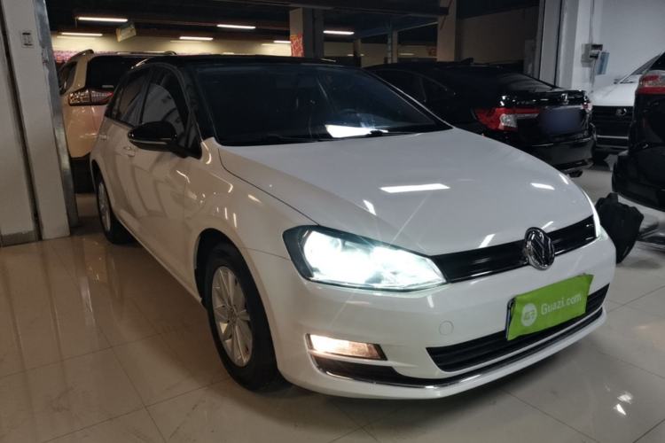 Used Volkswagen Golf 2015 1.6L Manual Fashion Edition Front Right 45 Deg