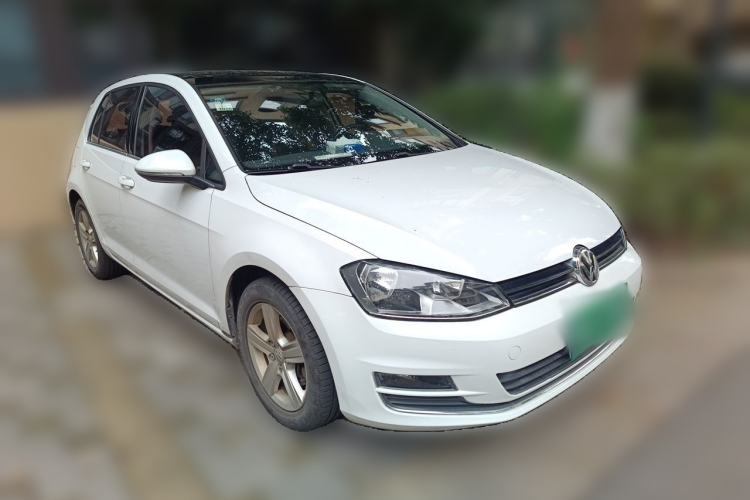 Used Volkswagen Golf 2015 1.6L Automatic Comfort Model Front Right 45 Deg
