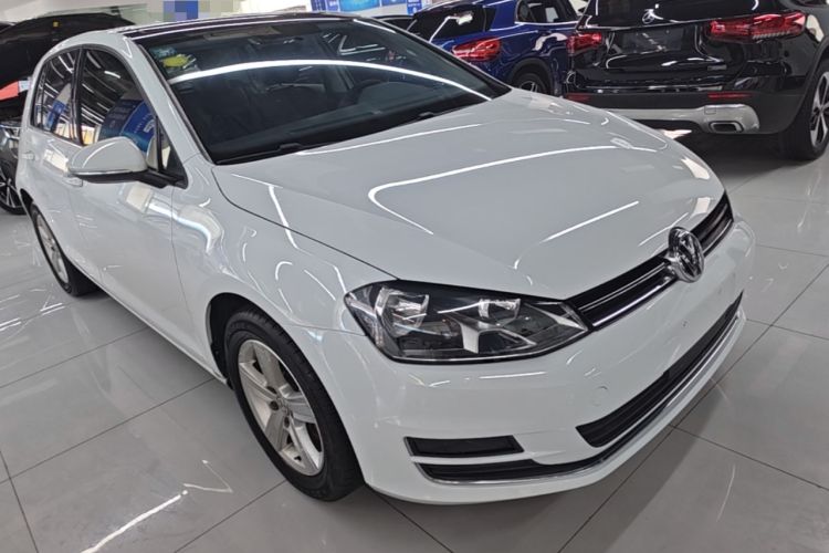Used Volkswagen Golf 2015 1.6L Automatic Comfort Model Front Right 45 Deg