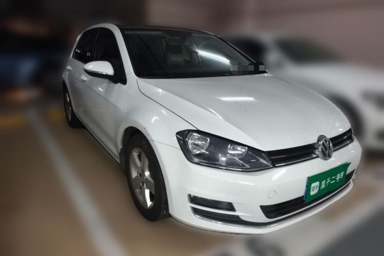 Used Volkswagen Golf 2015 1.4TSI Automatic Luxury Model Front Right 45 Deg