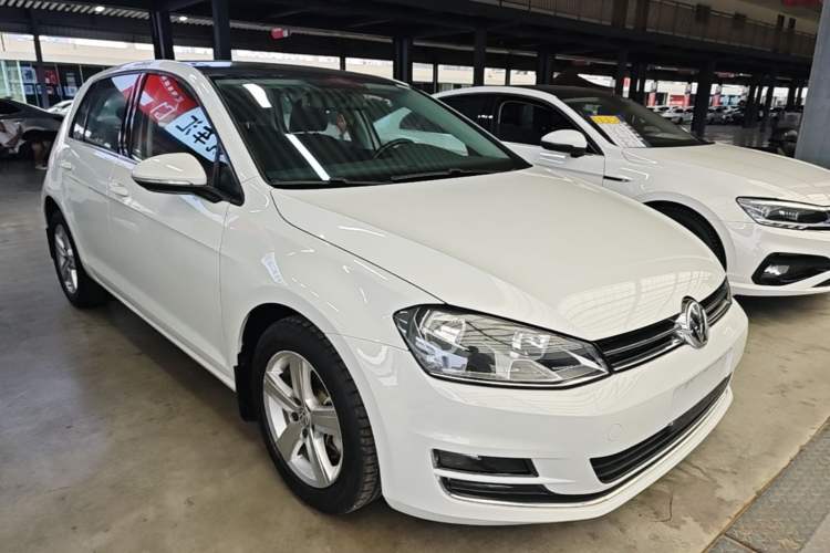 Used Volkswagen Golf 2015 1.6L Automatic Comfort Model Front Right 45 Deg