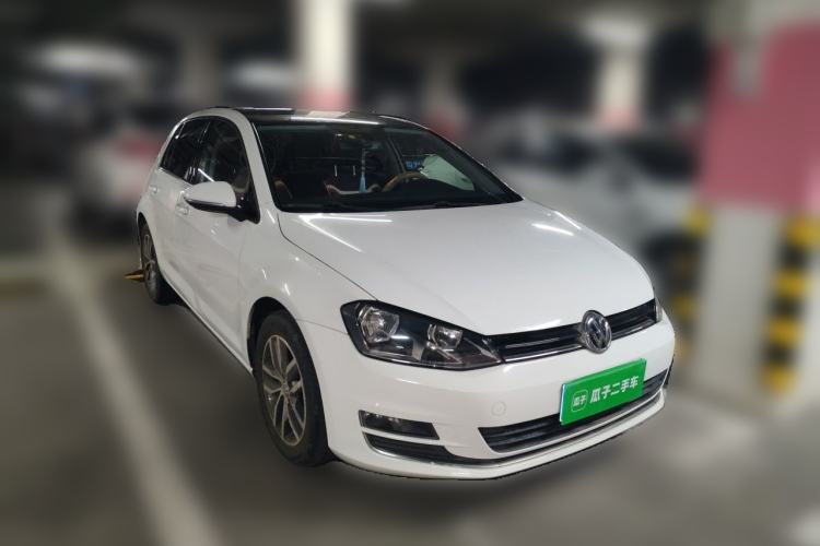 Used Volkswagen Golf 2015 1.4TSI Automatic Luxury Model Front Right 45 Deg