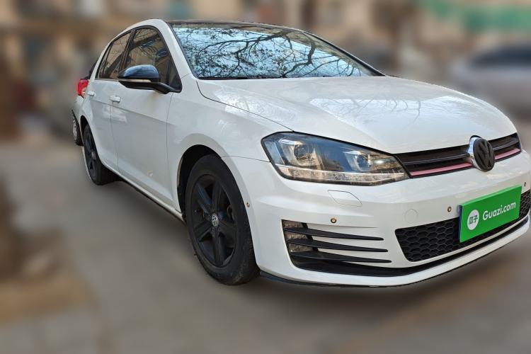 Used Volkswagen Golf 2015 1.4TSI Automatic Comfort Model Front Right 45 Deg