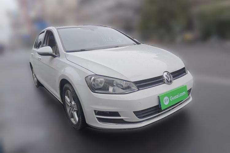 Used Volkswagen Golf 2015 1.4TSI Automatic Luxury Model Front Right 45 Deg