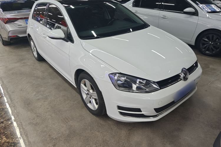 Used Volkswagen Golf 2015 1.4TSI Automatic Luxury Model Front Right 45 Deg