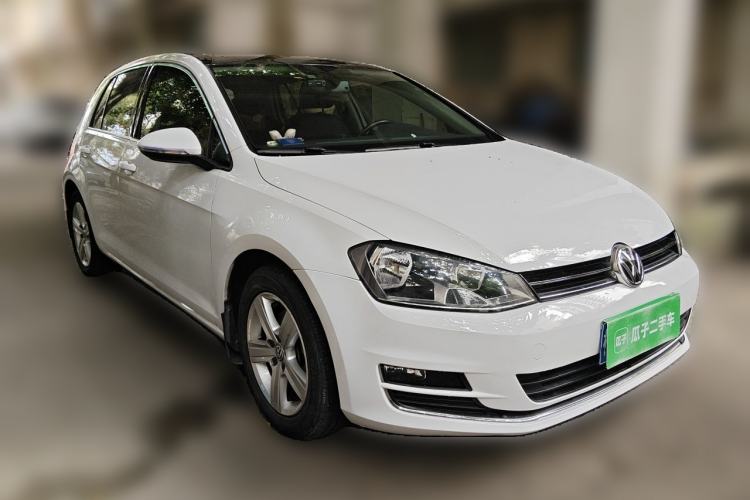 Used Volkswagen Golf 2015 1.4TSI Automatic Luxury Model Front Right 45 Deg