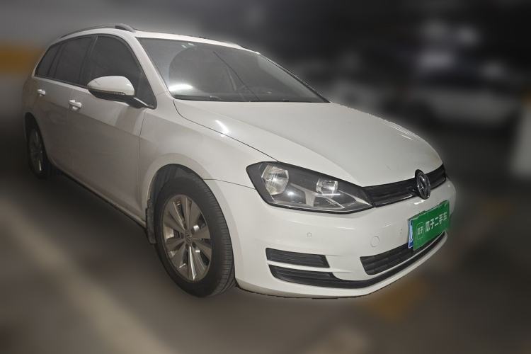 Used Volkswagen Golf 2015 1.4TSI Comfort Travel Edition Front Right 45 Deg