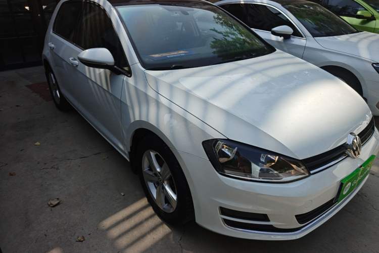 Used Volkswagen Golf 2015 1.4TSI Automatic Luxury Model Front Right 45 Deg