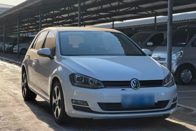 Used Volkswagen Golf 2015 1.4TSI Automatic Comfort Model Front Right 45 Deg