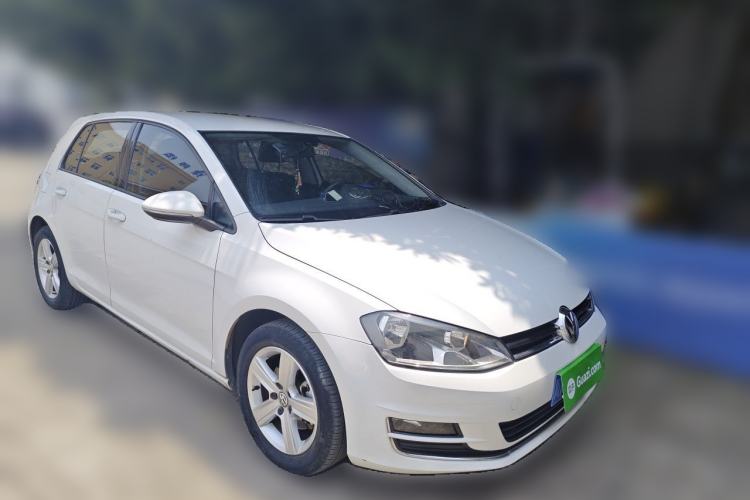Used Volkswagen Golf 2015 1.6L Automatic Fashion Model Front Right 45 Deg