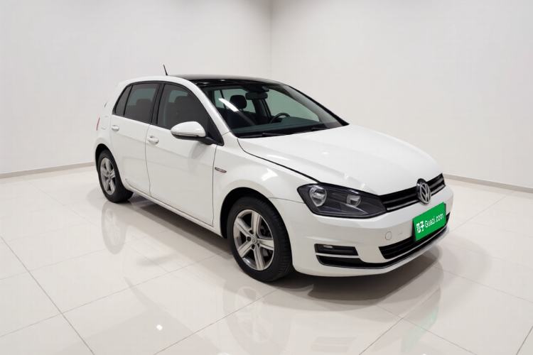 Used Volkswagen Golf 2015 1.6L Automatic Comfort Model Front Right 45 Deg