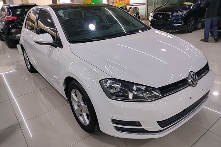 Used Volkswagen Golf 2015 1.4TSI Automatic Comfort Model Front Right 45 Deg