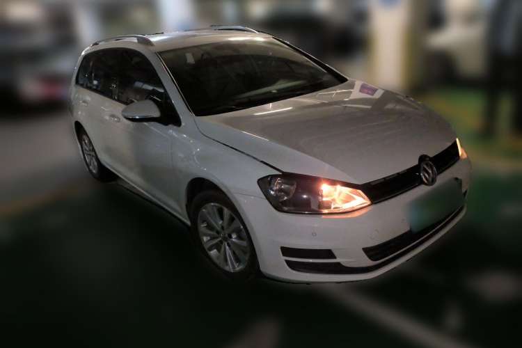 Used Volkswagen Golf 2015 1.4TSI Comfort Travel Edition Front Right 45 Deg