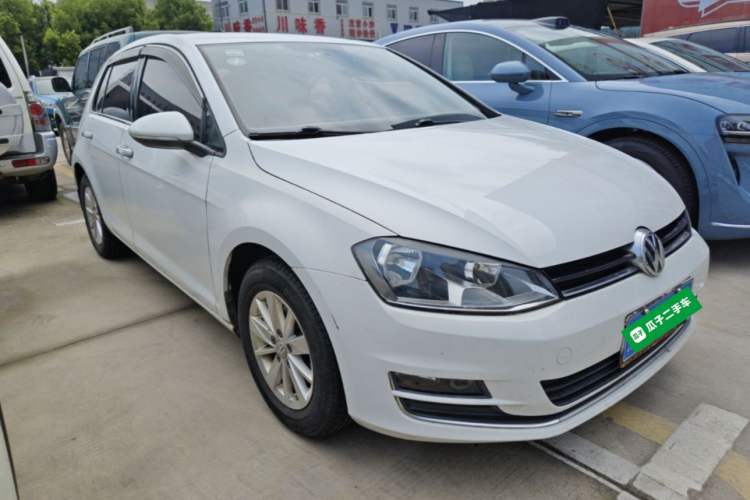 Used Volkswagen Golf 2015 1.6L Automatic Fashion Model Front Right 45 Deg