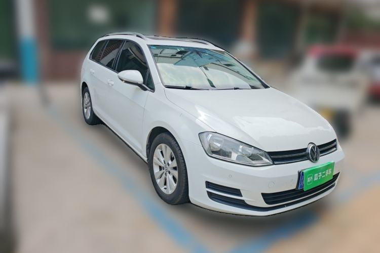 Used Volkswagen Golf 2015 1.4TSI Comfort Travel Edition Front Right 45 Deg