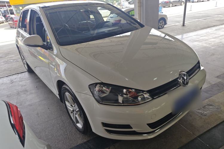 Used Volkswagen Golf 2015 1.4TSI Automatic Luxury Model Front Right 45 Deg