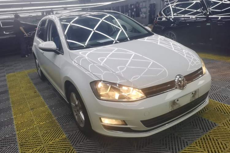 Used Volkswagen Golf 2015 1.4TSI Automatic Comfort Model Front Right 45 Deg