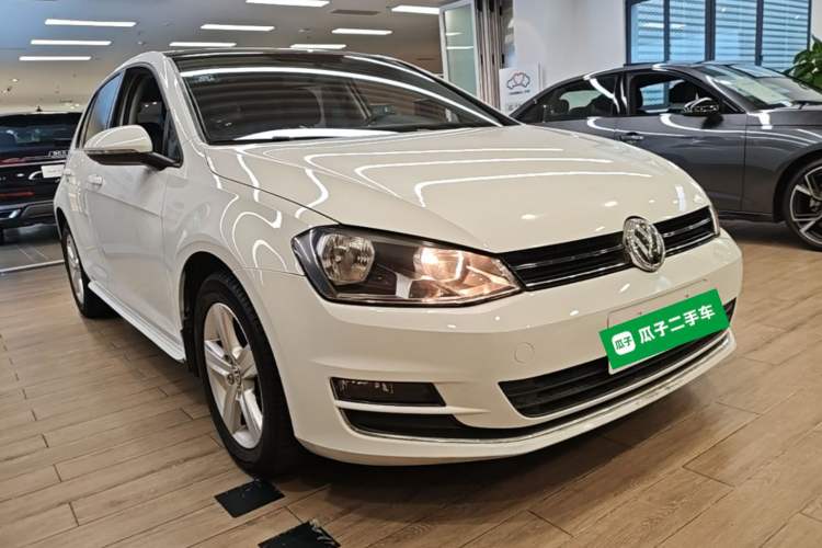 Used Volkswagen Golf 2015 1.4TSI Automatic Comfort Model Front Right 45 Deg