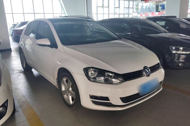 Used Volkswagen Golf 2015 1.6L Automatic Comfort Model Front Right 45 Deg