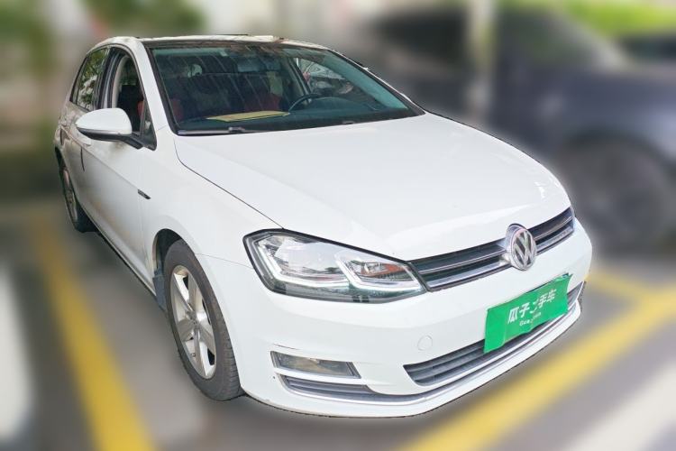 Used Volkswagen Golf 2015 1.4TSI Automatic Comfort Model Front Right 45 Deg
