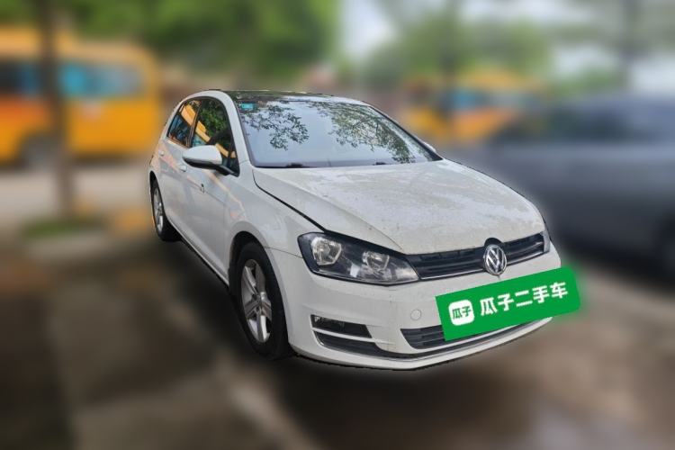 Used Volkswagen Golf 2015 1.4TSI Automatic Luxury Model Front Right 45 Deg