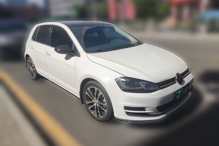 Used Volkswagen Golf 2015 1.4TSI Automatic Comfort Model Front Right 45 Deg