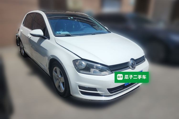 Used Volkswagen Golf 2015 1.4TSI Automatic Luxury Model Front Right 45 Deg