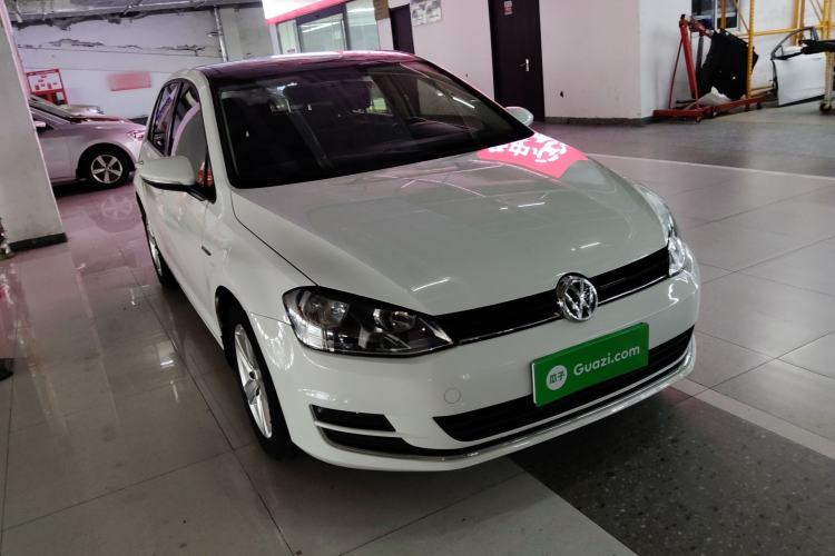 Used Volkswagen Golf 2015 1.4TSI Automatic Comfort Model Front Right 45 Deg