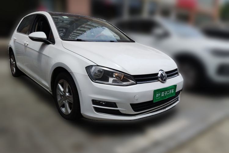 Used Volkswagen Golf 2015 1.6L Automatic Comfort Model Front Right 45 Deg