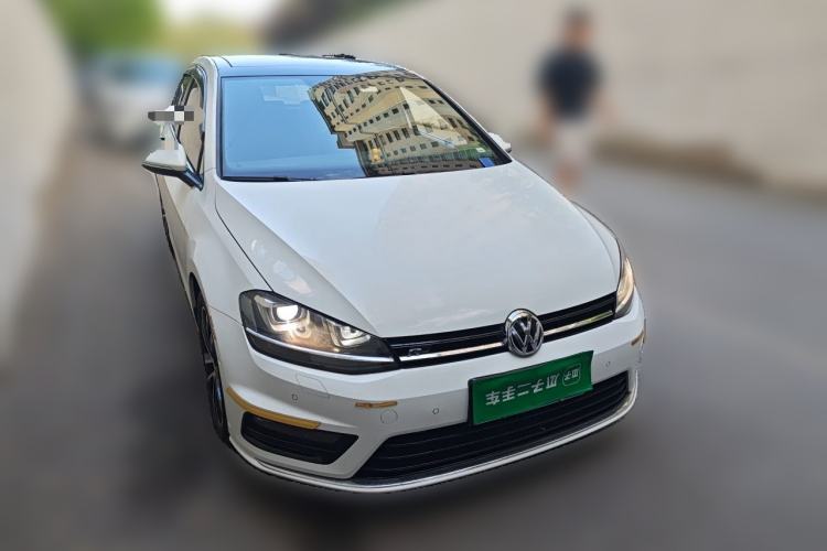 Used Volkswagen Golf 2015 1.4TSI Automatic R-Line Front Right 45 Deg