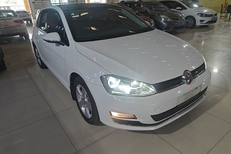 Used Volkswagen Golf 2015 1.6L Automatic Comfort Model Front Right 45 Deg