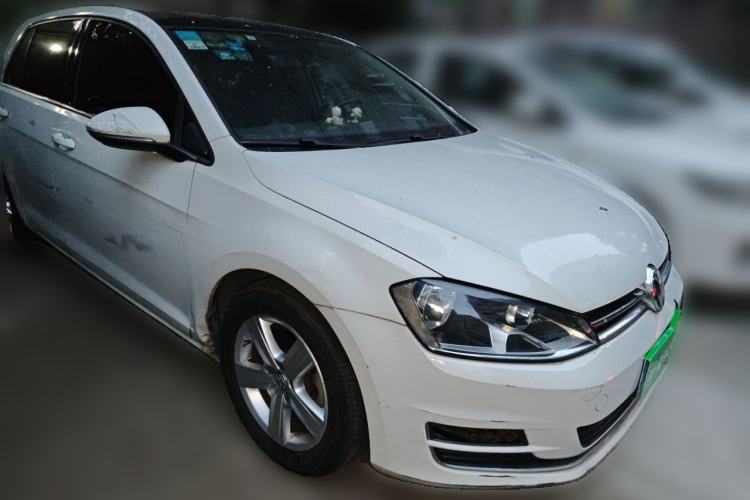 Used Volkswagen Golf 2015 1.4TSI Automatic Luxury Model Front Right 45 Deg