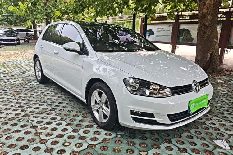 Used Volkswagen Golf 2015 1.4TSI Automatic Comfort Model Front Right 45 Deg