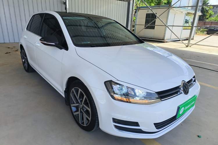 Used Volkswagen Golf 2015 1.6L Automatic Comfort Model Front Right 45 Deg