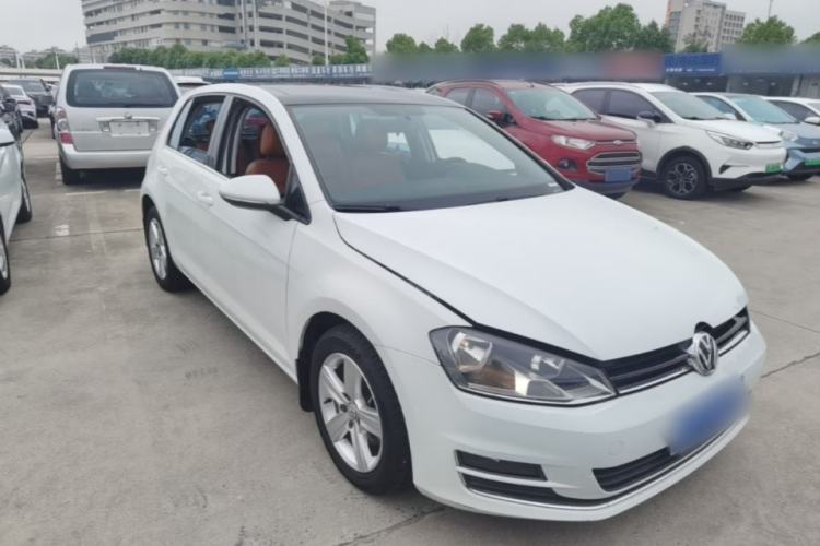 Used Volkswagen Golf 2015 1.4TSI Automatic Comfort Model Front Right 45 Deg