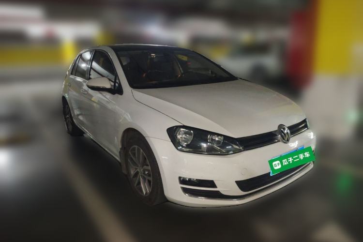 Used Volkswagen Golf 2015 1.4TSI Automatic Luxury Model Front Right 45 Deg