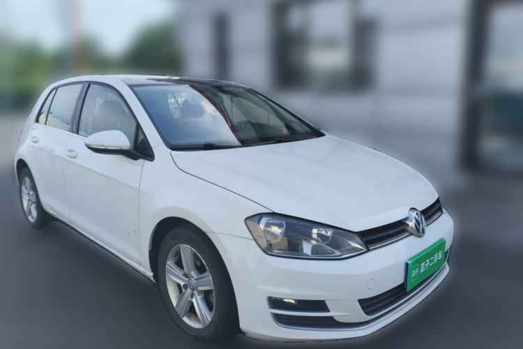 Used Volkswagen Golf 2015 1.4TSI Automatic Luxury Model Front Right 45 Deg
