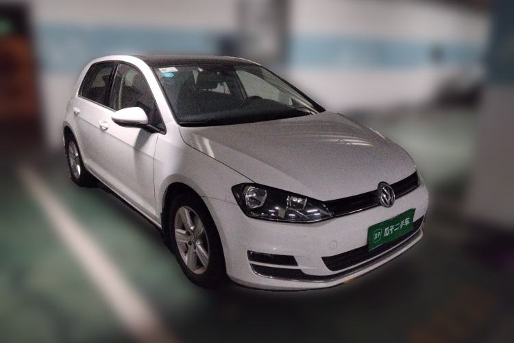 Used Volkswagen Golf 2015 1.4TSI Automatic Luxury Model Front Right 45 Deg