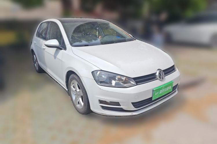 Used Volkswagen Golf 2015 1.4TSI Automatic Luxury Model Front Right 45 Deg