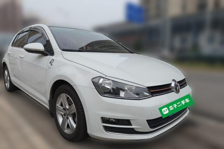 Used Volkswagen Golf 2015 1.4TSI Manual Comfort Model Front Right 45 Deg
