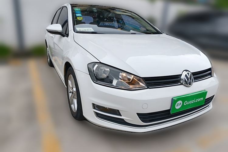 Used Volkswagen Golf 2015 1.6L Automatic Comfort Model Front Right 45 Deg