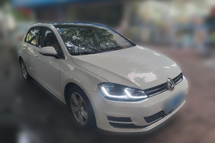 Used Volkswagen Golf 2015 1.4TSI Automatic Luxury Model Front Right 45 Deg