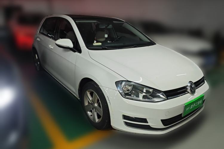 Used Volkswagen Golf 2015 1.4TSI Automatic Comfort Model Front Right 45 Deg