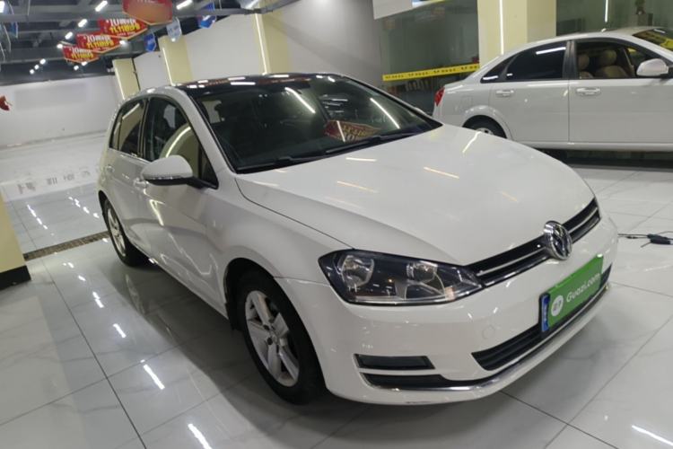 Used Volkswagen Golf 2015 1.4TSI Automatic Luxury Model Front Right 45 Deg